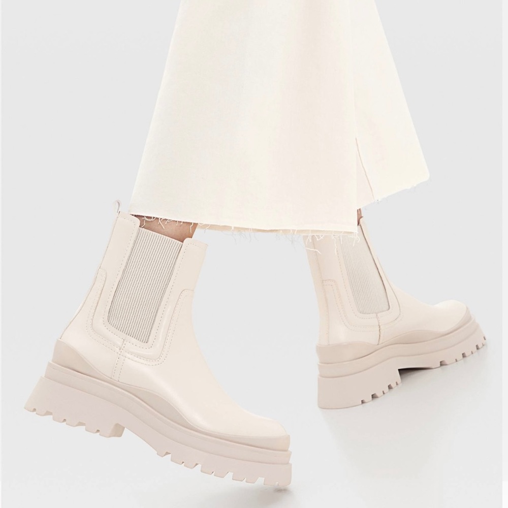 NWT!! ASOS Stradivarius Chunky Sole Chelsea Boots in Ecru